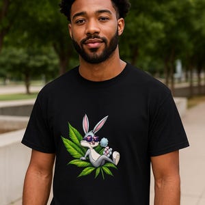 Camiseta divertida de conejito fumeta – Camiseta gráfica con dibujo de hoja de marihuana para hombre y mujer – Camiseta urbana con ambiente 420 – Camiseta gráfica de fumar con ambiente relajado