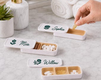 Gepersonaliseerde pillendoos met bloemenmotief | Reisorganizer - 1-3 vakjes
