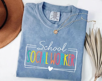 School Social Worker Shirt – Cute Rainbow Social Work Tee – Counselor Gift – Mental Health Worker Appreciation T-Shirt – Back To School Top