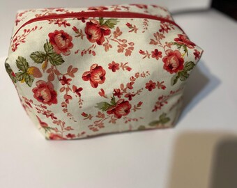 Red Rose Essentials/ Travel Bag Medium