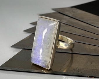 Anillo de piedra lunar: Plata de ley 925, joyería bohemia con piedras preciosas.