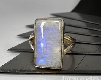 Anillo de plata de ley con piedra lunar: Joyería bohemia con piedras preciosas