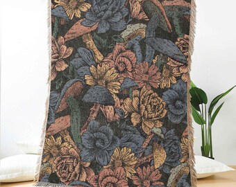 Manta tejida en jacquard con diseño floral de hongos: manta botánica estilo cottagecore con estampado de bosque vintage para sofá, cama o tapiz de pared.