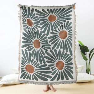 Green Daisy Woven Throw Blanket – Modern Floral Sofa Bed Blanket, Large Decorative Couch Throw For Living Room Or Picnic Rug