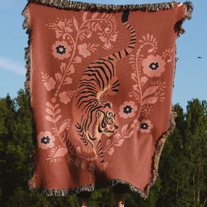 Floral Tiger Woven Throw Blanket –Bold Jungle-Inspired Jacquard Tapestry with Fierce Tiger and Pink Botanical Pattern for Couch or Bed Decor