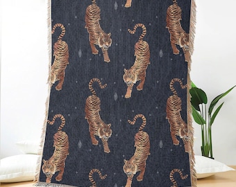 Jacquard Woven Blanket with Fierce Tiger Pattern – Soft Cotton Throw with Bold Jungle Design for Couch, Bed or Wall Art, Tiger Blanket