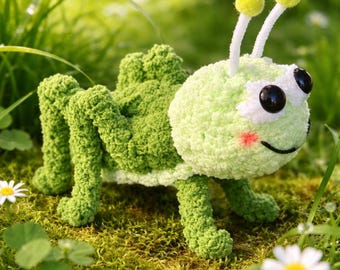 Patrón de tejido a mano para peluche de grillo articulado (nivel intermedio). Solo en formato PDF, sin vídeo.
