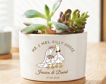 Mr. & Mrs. Silly Goose 植木鉢、パーソナライズされたセラミック多肉植物プランター、カスタムデスク植木鉢、結婚式のカップルの記念品、新築祝いの記念品