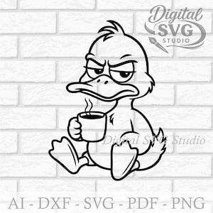 Peut inclure: Illustration en noir et blanc d'un canard grincheux tenant une tasse de café fumante. Le canard affiche une expression contrariée. L'image comprend le texte "Digital SVG Studio" et les options de type de fichier : AI, DXF, SVG, PDF et PNG.