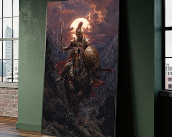 Op de afbeelding: Een ingelijst kunstwerk dat een krijger te paard afbeeldt, gekleed in gouden harnas, met een zwaard en schild. De achtergrond toont een dramatische zonsondergang, bergen en een vurige lucht, wat een epische scène creëert.