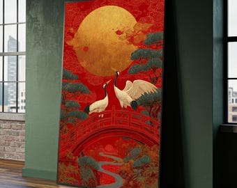 以下が含まれることがあります： 日本のデザインが特徴の額入りアートプリント。2羽の白い鶴が赤い橋の上に立ち、大きな金の月を背景に赤色の背景に配置されています。緑の木々と曲がりくねった川がシーンを完成させます。アートワークは黒いフレームに入っています。