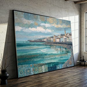 Può includere: Grande opera d'arte incorniciata raffigurante una scena di città costiera. L'opera presenta un vibrante mare turchese, una costa con edifici e un cielo con nuvole. L'opera è in una cornice nera e poggia su un muro di cemento.