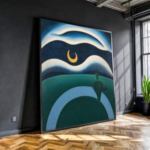 Könnte beinhalten: Großformatiges, gerahmtes abstraktes Gemälde mit einem Halbmond in einem dunkelblauen Himmel mit weißen und blauen wolkenartigen Formen. Das Gemälde zeigt eine grüne Landschaft mit einem blauen Bogen und einer grünen Figur.