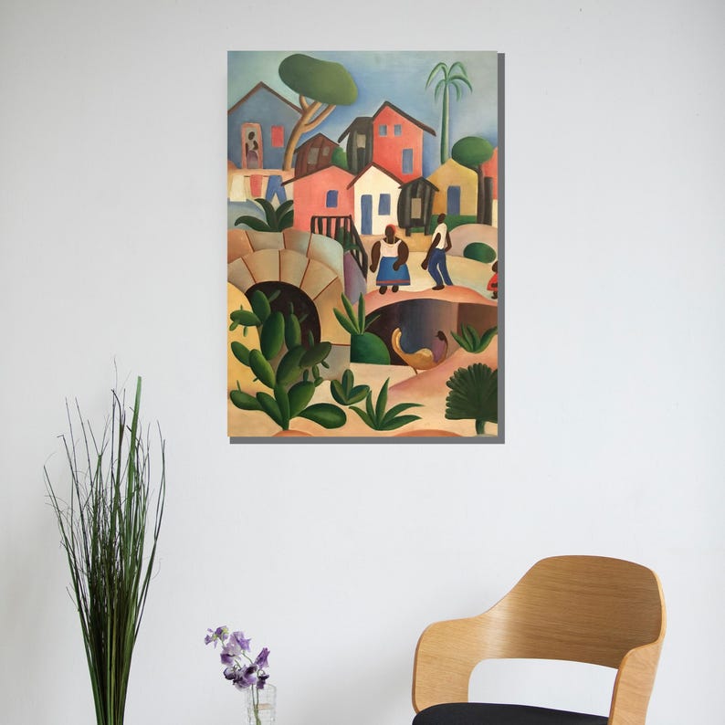 Puede incluir: Pintura enmarcada que representa una colorida escena de pueblo. La obra presenta casas en tonos azules, rojos y amarillos, con figuras de personas y exuberante vegetaci&oacute;n verde. Tambi&eacute;n se ve un puente y un cactus.