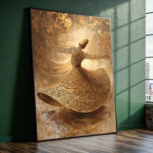 Op de afbeelding: Een ingelijst kunstwerk toont een wervelende derwisj in gouden tinten. De figuur is bedekt met gedetailleerde kalligrafie, tegen een wervelende, getextureerde achtergrond. Het kunstwerk is zwart omlijst en leunt tegen een muur.