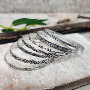 Pulseiras de prata esterlina 925 sólidas marteladas, conjunto de 7 pulseiras, pulseiras empilháveis, pulseiras de 7 dias, pulseiras semicirculares, pulseiras finas brilhantes SSJ