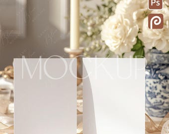 Zweiseitige Hochzeitskartenvorlage, Grandmillenial Einladung Mockup, doppelte Grußpostkarte 5x7 Mockup PSD