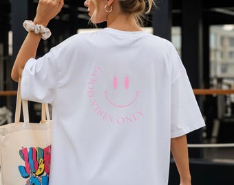 Good Vibes Only Oversized Shirt for Women – Smiley T-Shirt, Minimalist Graphic Tee, Streetwear Summer Outfit