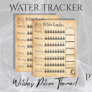 Könnte beinhalten: Zwei druckbare Wasser-Tracker-Blätter mit einem Vintage-Pergamentpapier-Aussehen. Die Blätter sind mit "Water Tracker" und "Potion Tracker" im Hexen-Thema beschriftet. Jeder Wochentag ist mit Trankflaschen-Symbolen zur Verfolgung der Wasseraufnahme aufgeführt. Der Text "Witches Potion Themed" ist ebenfalls sichtbar.