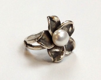 Flower Pearl Ring, Sterling Silver Flower Ring, Silver and Pearl Ring, Oxidized Silver Ring, Woodland Ring, Nature Ring, Bohemian Ring K#458