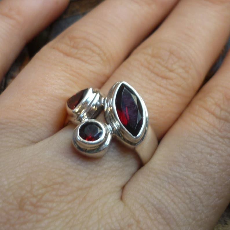 Sterling Silver Garnets Ring Modern Ring Delicate Ring Red Garnets Ring Multistone Ring Shiny Silver Ring Minimal Ring
