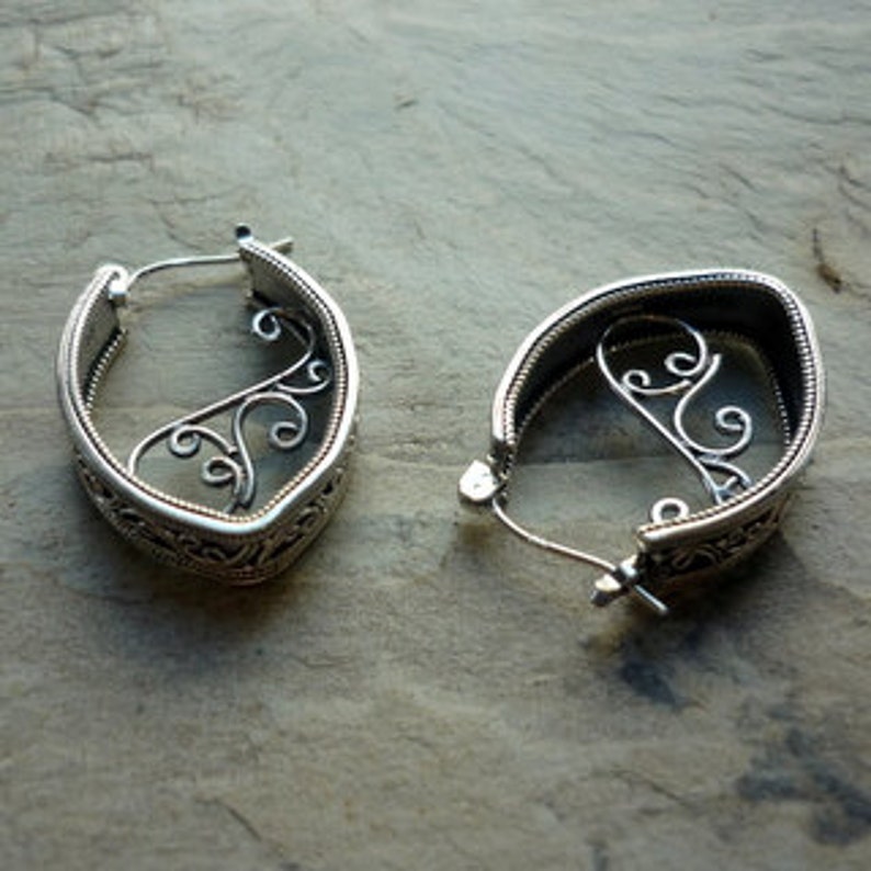 Silver Hoop Earrings Silver Filigree Earrings Sterling Silver Earrings Filigree Earrings Ethnic Earrings Statement Earrings EF371
