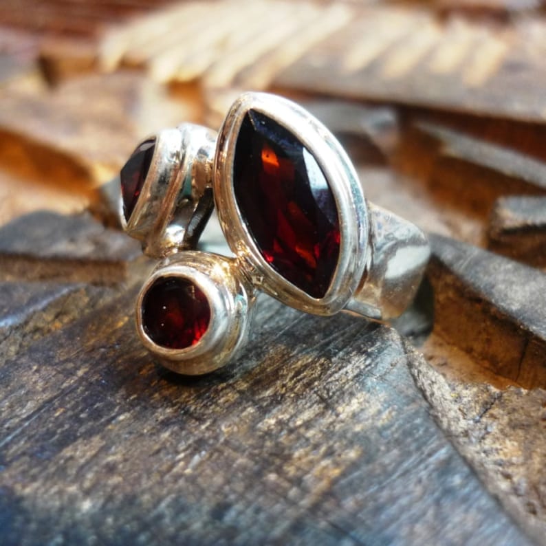 Sterling Silver Garnets Ring Modern Ring Delicate Ring Red Garnets Ring Multistone Ring Shiny Silver Ring Minimal Ring