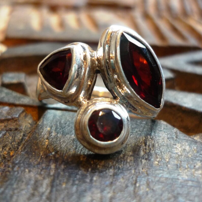 Sterling Silver Garnets Ring Modern Ring Delicate Ring Red Garnets Ring Multistone Ring Shiny Silver Ring Minimal Ring