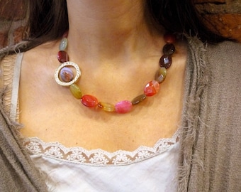 Collar multicolor, collar de nugget de piedras de ágata, collar de ágata de tonos de verano, collar de piedra preciosa natural de ágata, piedras y chapado en oro.