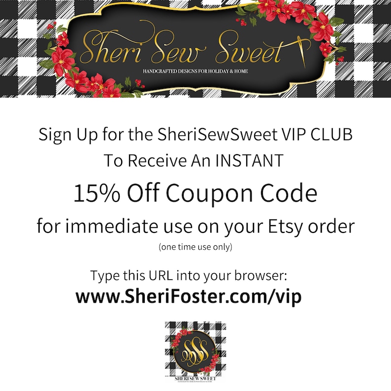 K&ouml;nnte beinhalten: Werbegrafik f&uuml;r Sheri Sew Sweet, mit einem schwarz-wei&szlig; karierten Hintergrund. Das Logo "Sheri Sew Sweet" ist in goldener Schrift mit roten floralen Akzenten gehalten. Der Text bietet einen 15% Rabatt-Coupon f&uuml;r Etsy-Bestellungen und eine URL.