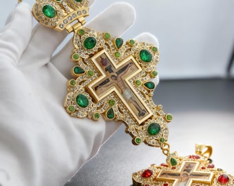 Cruz pectoral ortodoxa chapada en oro con piedras preciosas – Colgante de crucifijo enjoyado