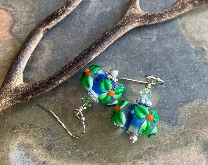 Flower Earrings, Green Flower dangling/drop earrings, Spring Earrings