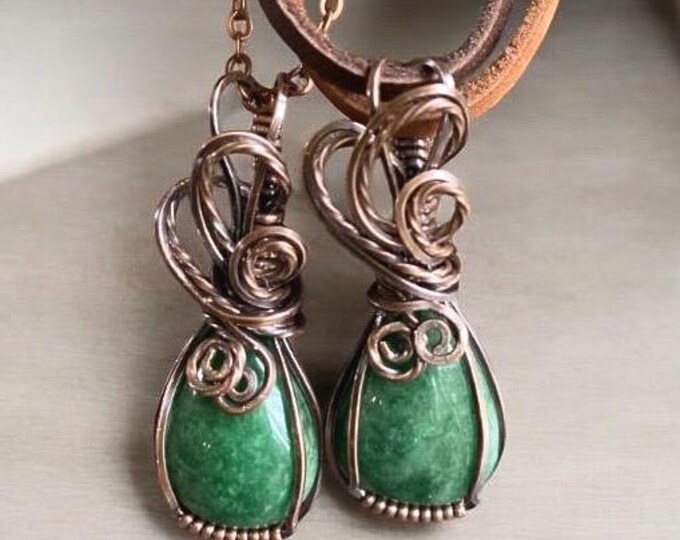 Wire Wrapped Emerald Necklace,Emerald Pendant in Antiqued Copper,May Birthstone Jewelry, Raw Emerald Necklace in Antiqued Copper,