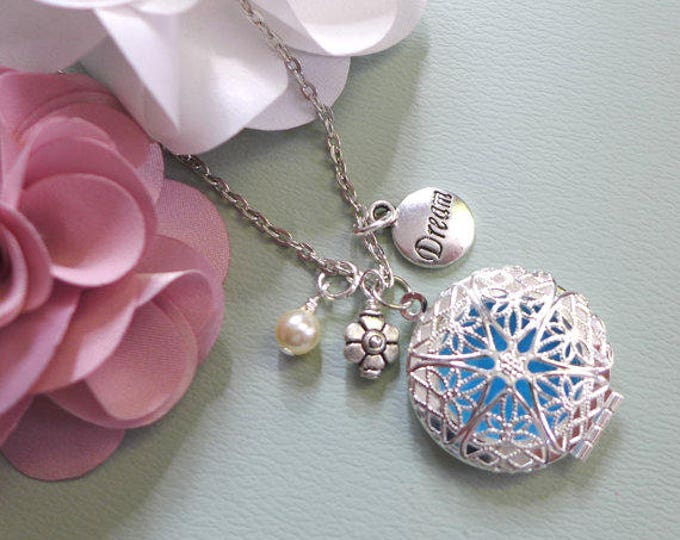 Silver Aromatherapy Necklace with Dream Charm, Essential Oil Diffuser Locket Pendant Necklace,Flower & Pearl Silver Locket Pendant Necklace