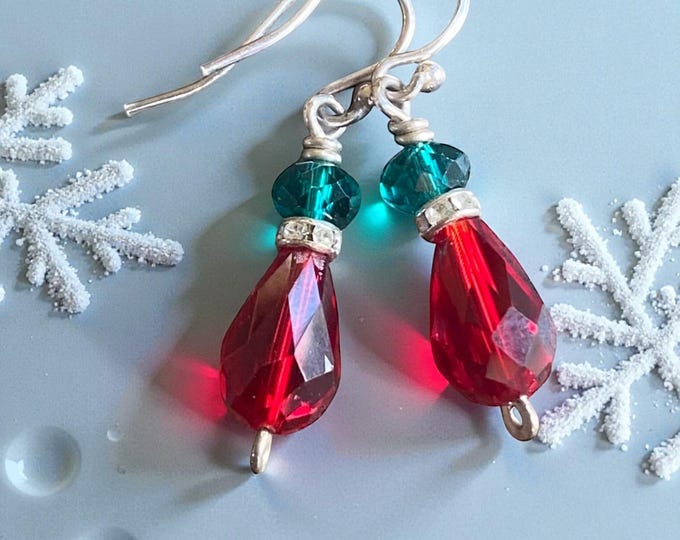 Red and Green Crystal Dangle Earrings,Holiday Accessory Christmas Gift, Handmade Christmas Crystal Dangling Earrings,Holiday Festive Jewelry