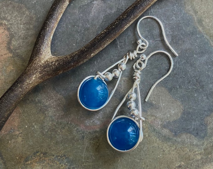 Blue Agate Earrings in Sterling Silver, Wire Wrapped Herringbone Deep Blue Agate Dangle Earrings,September Blue stone Earrings,Blue Earrings