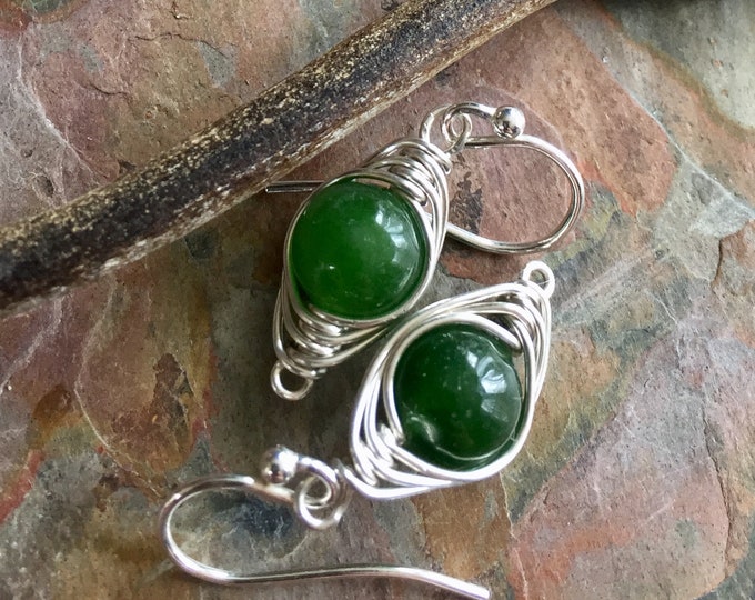 May Birthstone Emerald Dangling Earrings,Wire Wrapped Herringbone Emerald Earrings, Emerald Jewelry, Green Earrings for May Birthday Gift