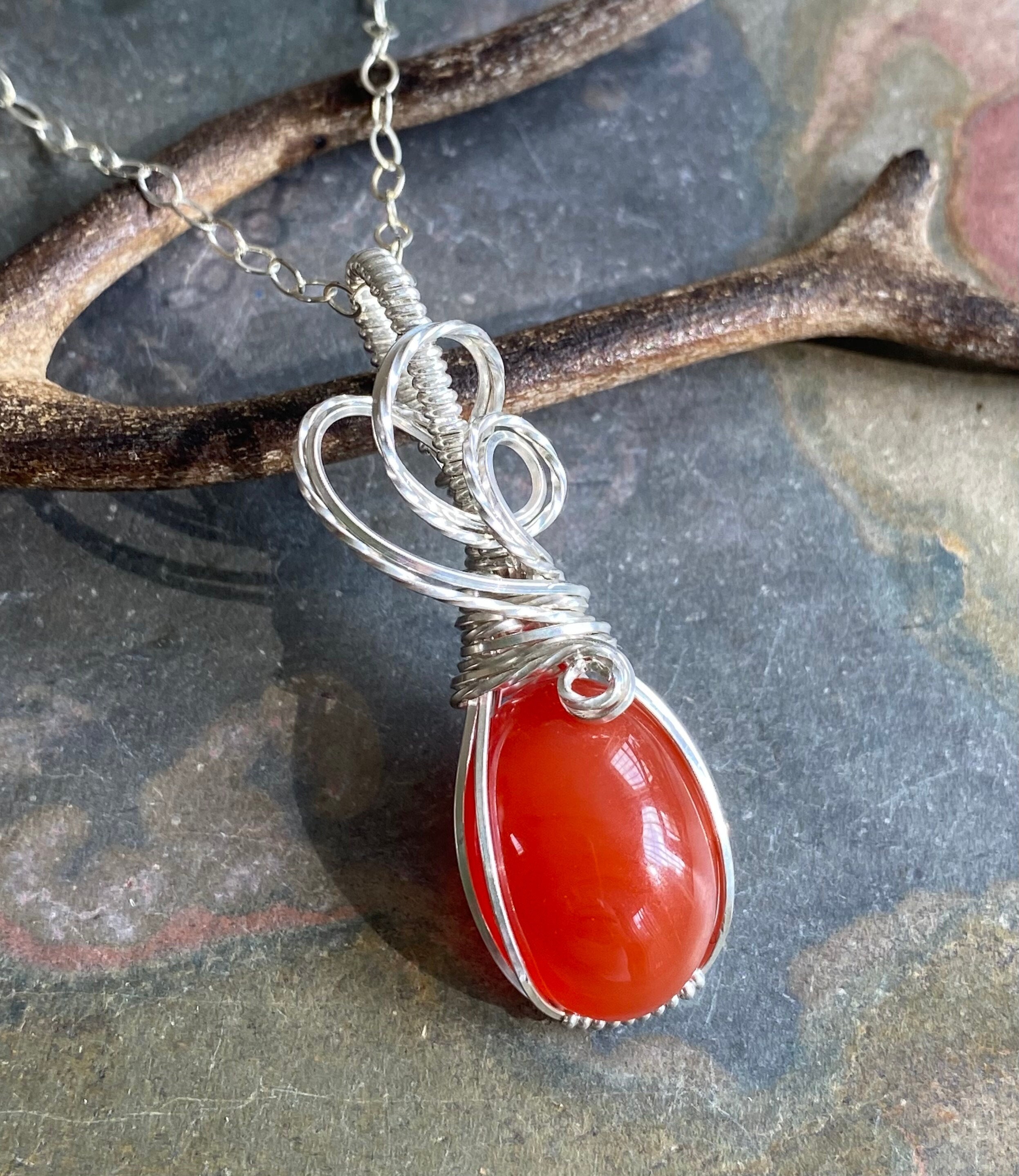 Hand Carved Carnelian Red Agate Double Twist Maori Pendant Necklace Carving  -G031007 - 3JADE wholesale of jade carvings, jewelry, collectables, prayer  beads