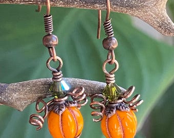 Autumn Earrings in Antiqued Copper, Orange Pumpkin Crystal Earrings, Fall Dangling Earrings, Halloween Thanksgiving Earrings.