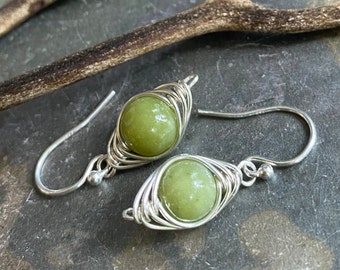 Peridot Earrings in Silver, Weaved Peridot Dangle Earrings, August Birthstone Earrings, Green Peridot Earrings in Herringbone Style