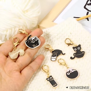 黒猫ステッチマーカー6個セット – かぎ針編みや編み物に使えるキュートなエナメル進捗キーパー – 猫好きの方へのかわいい毛糸ギフト