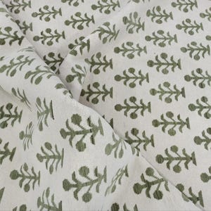Hand-Knotted Oushak Wool Rug: Modern Grandmillennial Style