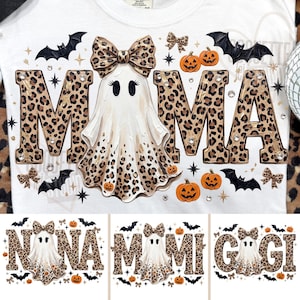Puede incluir: Una camiseta blanca con un diseño gráfico que muestra la palabra MAMA en letras con estampado de leopardo, donde la letra A es reemplazada por un fantasma con un lazo de leopardo. El diseño incluye murciélagos negros y calabazas naranjas.