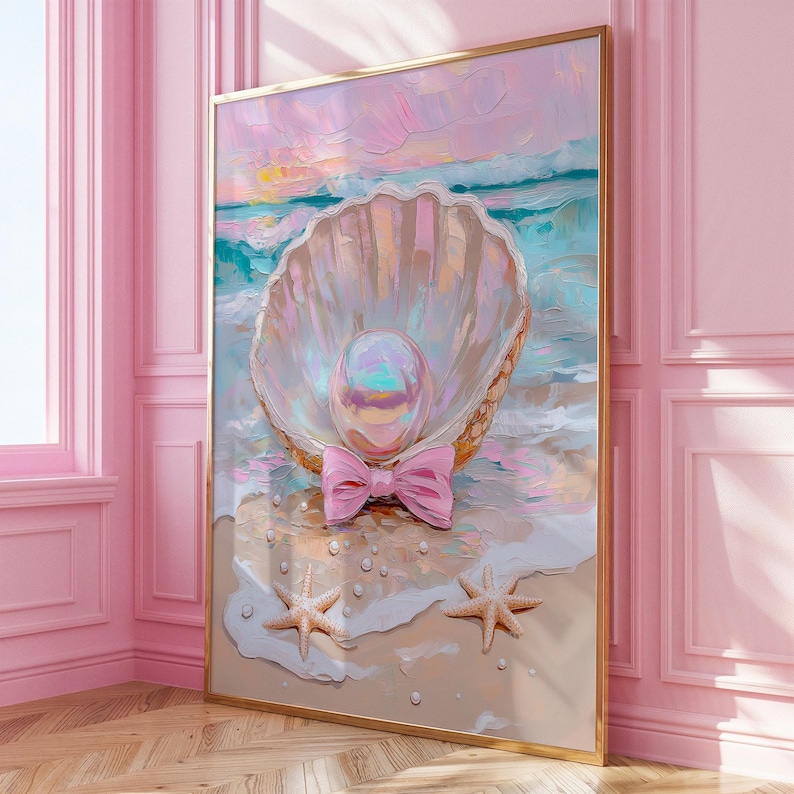 Puede incluir: Pintura enmarcada que representa una concha con una perla y un lazo rosa en una playa. La obra presenta una concha nacarada, una gran perla iridiscente y un lazo rosa. Dos estrellas de mar est&aacute;n en la arena, con un cielo y un oc&eacute;ano coloridos en el fondo.