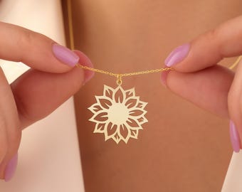 Sunflower Necklace – Gold Plated Silver Mandala Flower Pendant for Nature Lovers, Boho Spirit, Summer Jewelry, Minimal Gift