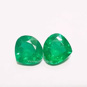 10 to 10 Ct 2 Pcs Green Emerald Heart Shape Ring Size Green Color Hand Made Nice Quality Glass Filled Emerald Loose Gemstone With Extra Gift