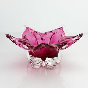 1960-tals konstglasskål av Josef Hospodka Chribska tjeckiskt glas / Samlarglas handblåst / Mitten av århundradet modern rosa tranbärsglasskål