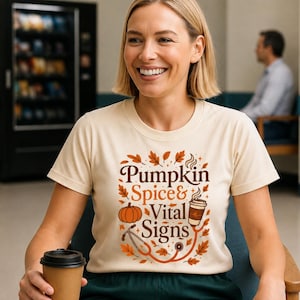秋のナースTシャツ コーヒー好き向け 医療従事者ギフト RN LPN CNA ステートスコープ柄 ユニセックス医療ファッション