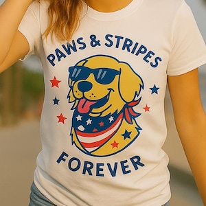 愛国的な犬用シャツ、おもしろい独立記念日Tシャツ、足跡とストライプ柄、永遠のトップス、夏用バーベキュー衣装、アメリカ独立記念日、子犬用Tシャツ、赤、白、青