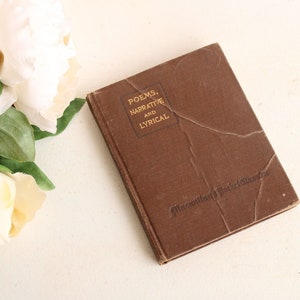 Książka z lat 10. XX wieku, „Wiersze, narracja i teksty liryczne, wymagane do przyjęcia na studia” autorstwa Roberta P. St Johna, Poezja